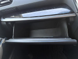 【グローブボックス】大容量のグローブボックスです!!車検証ケース他、日頃使う小物類の収納スペースもたくさんあります!