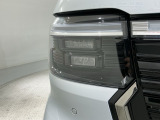 LEDヘッドライトは、点灯の瞬間から最大光量を発揮し、突然暗くなるトンネルなどでの安定感を高めます。