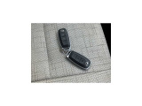 インテリジェントキー キーをポケットなどに入れておけば、リクエストスイッチを押すだけで、ドアのロック・アンロックができエンジンの始動・停止もキーを取り出すことなくできます。