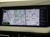 【純正ナビゲーション】BMWのナビゲーションは操作性も良く、詳細な地図情報と交通状況を見やすく表示し、快適なドライビングをサポートしながら目的地までナビゲートします