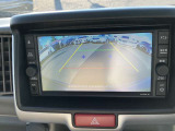 車庫入れや後方確認に便利な、バックモニター搭載!車幅線が表示されるので安心です。一度使用すると、手放せなくなる装備です!