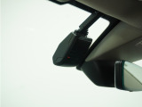 ◆ドライブレコーダー◆映像・音声などを記録する自動車用の装置です。 もしもの事故の際の記録はもちろん、旅行の際の思い出としてドライブの映像を楽しむことができます。