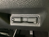 ETCがついています。高速道路の料金所の通過も楽々です。 カードの取り出しもしやすい場所についています。