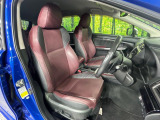 【STI専用スポーツシート】ホールド性に優れ、カーブ時の体が流れを抑制してくれます。また、体にフィットするから腰や背中が疲れにくく、ロングドライブや高速走行でも快適にお過ごしいただけます♪