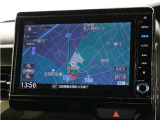 純正8インチプレミアムインターナビ(VXU-185NBi)&バックカメラが装備されているので、普段の使い勝手もロングドライブも快適です。