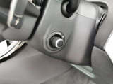 【電動コラム】シートメモリーと合わせて使用すると複数人運転する場合は、お好きなポジションを記憶する事ができます。細かな調節も可能なため、ストレスなく運転が出来ます。