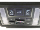 スライドドアの開閉は、ドアハンドルはもちろん運転席からのスイッチ操作でも可能です。お子様の送迎時の乗り降りも一段と楽になります。