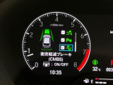 【ホンダセンシング】走行中に前方の車両等を認識し、衝突しそうな時は警報とブレーキで衝突回避と被害軽減をアシスト。より安全にドライブをお楽しみいただけます。
