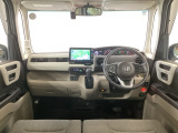 【前方視界】開放的な前方視界!運転がしやすく疲れにくいです♪窓が大きく、見通しがとっても良いおクルマですよ♪