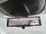 スマートルーミラー装備車両後方のカメラ映像をミラ-面に映し出すので、車内の状況や、天候などに影響されにくく、よりクリアな後方視界が得られます。