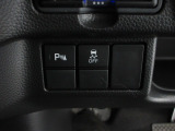 パーキングセンサーや横滑りを防ぐVSA等のスイッチ類は運転席の右側、手の届きやすい位置にあります。