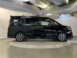 両側パワースライドドア付きだから、狭い駐車スペースなどでの 乗り降りラクラク!小さなお子さまのいるご家庭には嬉しい装備。