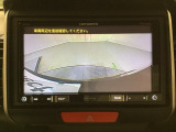ギヤをR(バック)に入れるとナビ(社外品)の画面に後ろの映像が映るリアカメラ付です。後退時、コンディションが悪い視界でもカラーバックモニターがドライバーをサポートします。