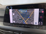 タッチスクリーンを採用。従来のナビゲーションシステムの域を超える、車両を総合的に管理するインフォテイメントシステムです。
