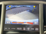 【バックカメラ】駐車時に後方がリアルタイム映像で確認できます。大型商業施設や立体駐車場での駐車時や、夜間のバック時に大活躍!運転スキルに関わらず、今や必須となった装備のひとつです!