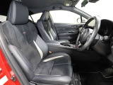 ゆったり室内で運転もしやすいです♪使い勝手の良い配置も考えられています!!