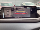 狭い場所での駐車やすれ違いなどでより的確な運転操作に役立つ360&deg;ビューモニターが装備されています。