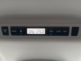 【リアオートエアコン】広い後部座席には必須の機能!風量や温度を自動で調整し前席と同様な車内環境にしてくれるリアオートエアコンを装備。夏の暑さも冬の寒さもストレスなく快適にお過ごしいただけます♪