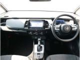 操作性に優れた運転席となります!小物入れや各ボタンの配置にこだわり、使いやすいです!座り心地もよく視認性も良好なのでロングドライブもお任せ下さい!