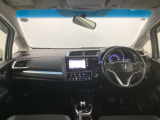 【前方視界】開放的な前方視界!運転がしやすく疲れにくいです♪窓が大きく、見通しがとっても良いおクルマですよ♪
