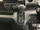 オートマチックシフトレバーは、手になじみ操作しやすい形状で安全運転にもつながります♪