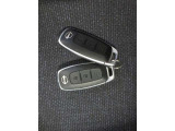 ポケットから出さずにワンタッチでドアロックの開閉が出来るインテリジェントキー付き☆