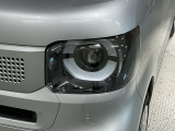LEDヘッドライトは、点灯の瞬間から最大光量を発揮し、突然暗くなるトンネルなどでの安定感を高めます。