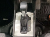 バックでの車庫入れも安心です! リアカメラが付いているバックモニター付のナビを装備しております。操作線もついており距離感も画面から確認できます。