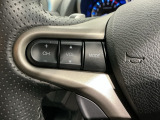 ステアリングにオーディオ操作スイッチが付いています。オーディオ画面に直接タッチしなくても操作が出来ますので、運転に集中できます。