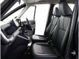 高いホールド性で運転姿勢が安定します。長距離ドライブでも疲れにくいのが魅力です。快適なドライビングライフをお送りください♪