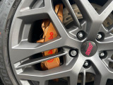 【ブレンボ製ゴールドキャリパー】ハイパワー車両には強力なブレーキが必須!世界のスーパーカーにも採用されるイタリアの高級メーカー「ブレンボ」を装着!色鮮やかなキャリパーがスポーティな印象を引き立てます♪