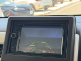 駐車時に便利なバックカメラを装備しています。