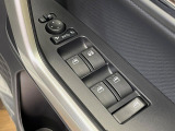 【電動格納ミラー】サイドミラーは電動格納式となっており、狭い駐車場でもキズがつくリスクを抑えられます。