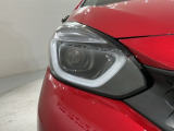 LEDヘッドライトは、点灯の瞬間から最大光量を発揮し、突然暗くなるトンネルなどでの安定感を高めます。