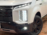 【LEDヘッドライト】悪天候や夜間走行時も良好な視界を確保し安心して運転できる高輝度LEDヘッドライトを装備!点灯速度が早く、消費電力も抑えられています。