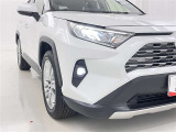 フォグランプ装着車です。暗い夜道の車両前方を明るく照らします