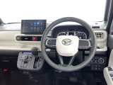 運転席まわりです。 各操作スイッチは使いやすい位置に配置されてます。