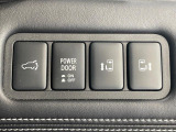 【両側パワースライドドア】スマートキーや運転席のスイッチで後席両側スライドドアの開閉が可能♪電動だから力を入れてドアを開ける必要が無く、小さなお子様でも簡単に開け閉めでき快適です♪