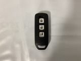 スマートキー付きですからドアロックの開閉およびエンジンスタートが楽々です。電動スライドドアの開け閉めもボタンで操作できます。