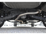 車両後方からの下回りです。マフラー防錆塗装や下回り防錆施工等も可能でございます。
