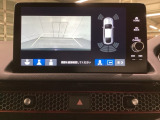 バックでの車庫入れも安心です! リアカメラが付いているバックモニター付のディスプレー装備しております。バンパーについているソナーや、操作線もついており距離感も画面から確認できます。
