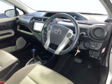 運転席は見やすく整理され、ナビも美しく装着され操作性にも優れています!