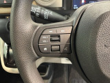 ステアリングにオーディオ操作スイッチが付いています。オーディオ画面に直接タッチしなくても操作が出来ますので、運転に集中できます。