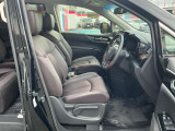 運転席シートリフター(ラチェット式)で、座面の高さも上下に動き、体格にあわせて調整ができます。