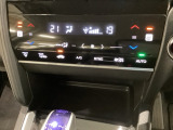 プラズマクラスター付き・オートエアコンがついてますので簡単操作で快適に過ごせます。シートヒータースイッチ内蔵で前席の左右別々に温度設定ができます。