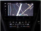 VW純正インフォティメントシステム「DiscoverPro」大変使いやすいタッチパネル型ナビゲーションでETC2.0とエンブレム内蔵バックカメラが付いています。