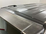 ルーフエンドスポイラーに色剥げあります。
