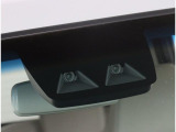 ステレオカメラとソナーセンサーが歩行者や先行車、障害物などのさまざまな情報を的確に捉え、運転者に注意を促したり、緊急ブレーキを作動。多彩な安全機能があなたのドライブをアシストするスマートアシスト付です