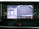 アラウンドビューモニター、まるで上空から見下ろししているかの映像がナビ画面で確認でき、安心して駐車をサポートすることができます。