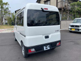 後ろ姿とサイドのバランスが分かる一枚。テール周りの印象や角の状態、荷室のイメージも掴めます。